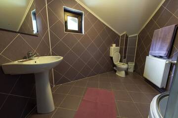 Фото номера Standard Double or Twin Room*** Отель Complex Craiasa Muntilor Moieciu г. Мойечу-де-Сус 13